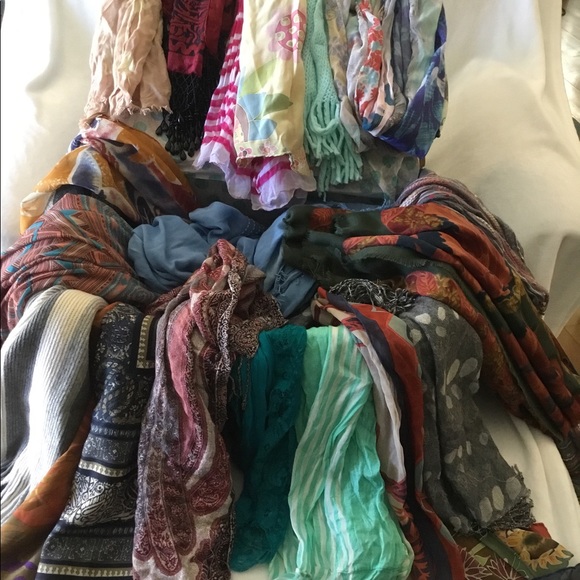 22 SCARVES! Various sizes, fabrics and styles! A complete Scarf Wardrobe! - Picture 3 of 10